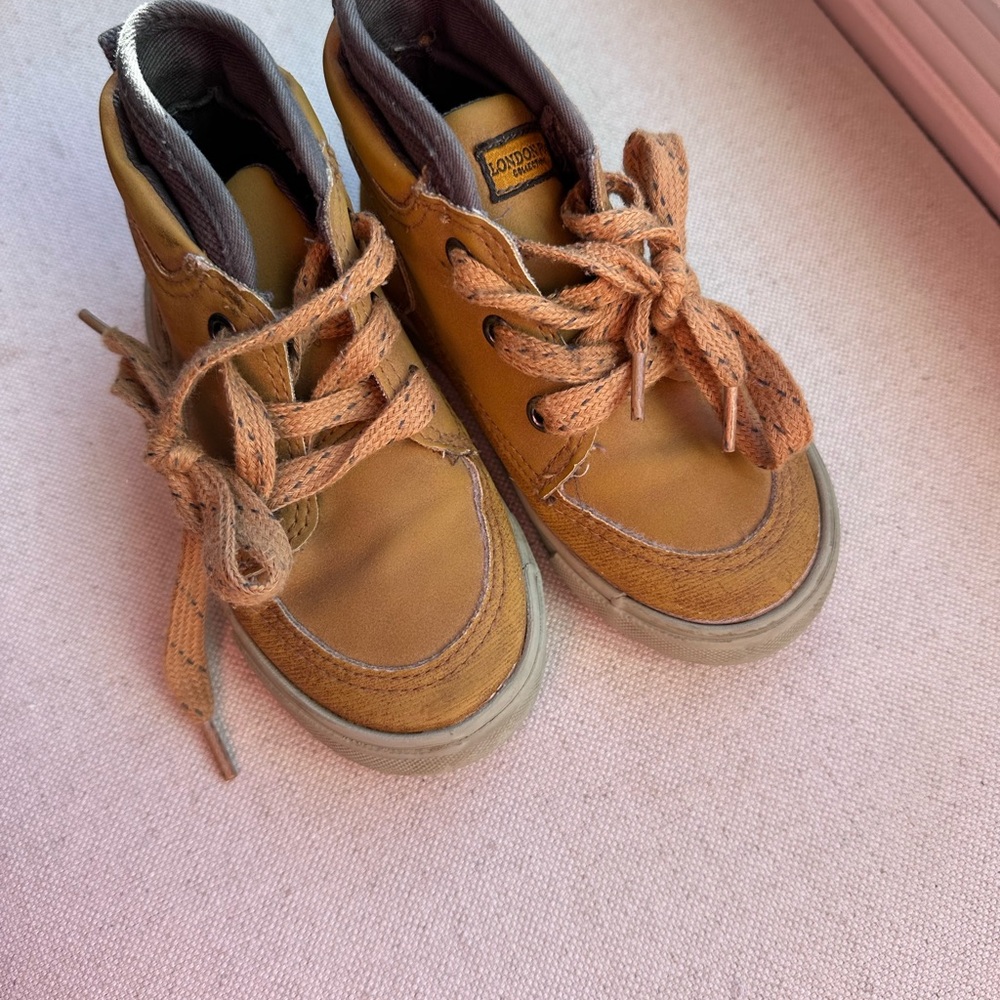 London Fog Kids Tan/Brown High-Top Sneakers